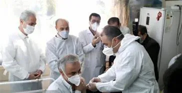 معاون آموزشی دانشگاه اولین داوطلب دریافت واکسن